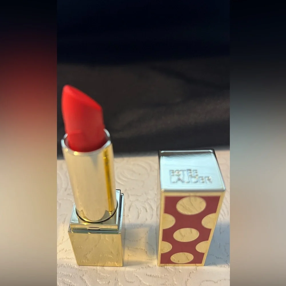 ❤️2/$15 or 3/$21❤️NWOT Estée Lauder Limited Edition Red Ribbon Creamy Lipstick